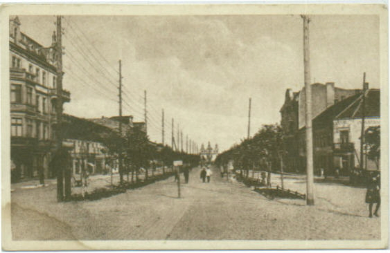 Aleja Najswietszej Marii Panny — the main boulevard of Czestochowa, a historical street-level view